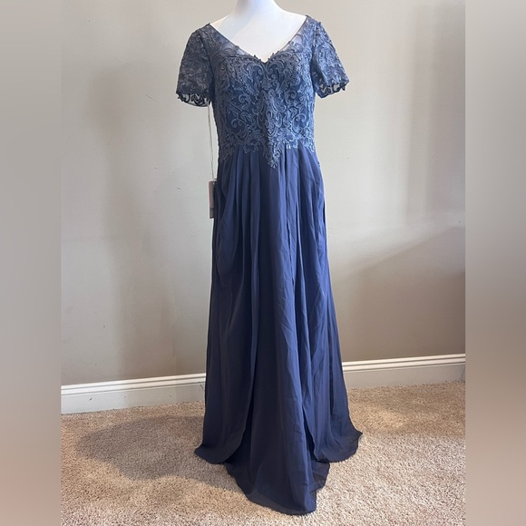 Elegant A-Line Lace Evening Gown Size 12 Color Stormy Blue